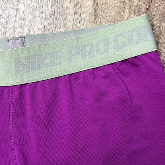 Women’s Nike Pro DriFit Fushia 2.5 Compression Shorts Size Small - Picture 5 of 7